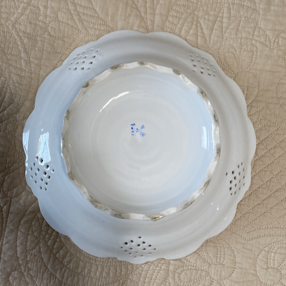 Vintage Porcelain Rose and Gold Bowl. $12 - Picture 3 of 4